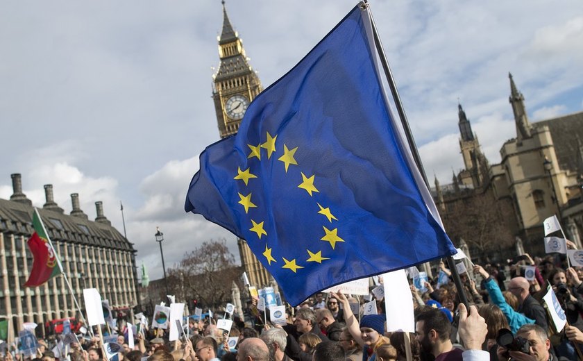 Centenas de europeus reclamam seus direitos no Reino Unido