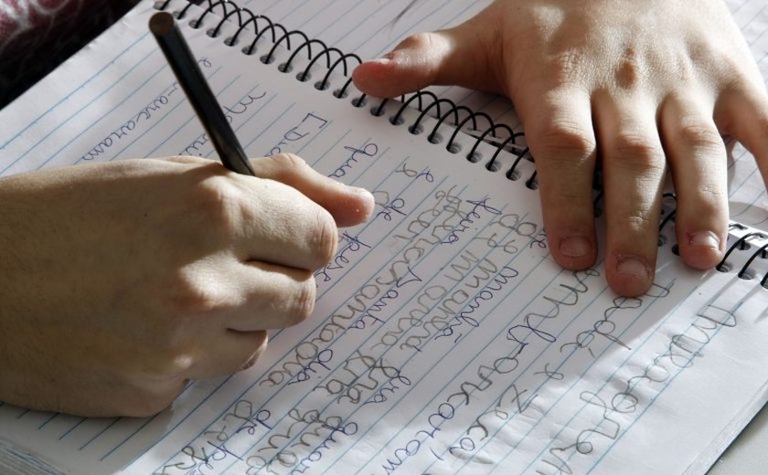 Comissão debate a alfabetização com bases científicas