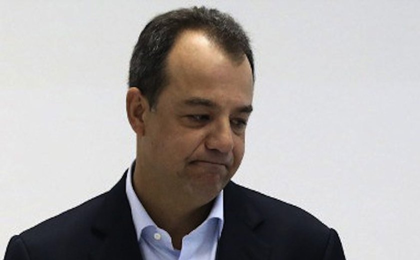 Executivos da Andrade Gutierrez citam propinas de R$ 2,7 milhões a Cabral