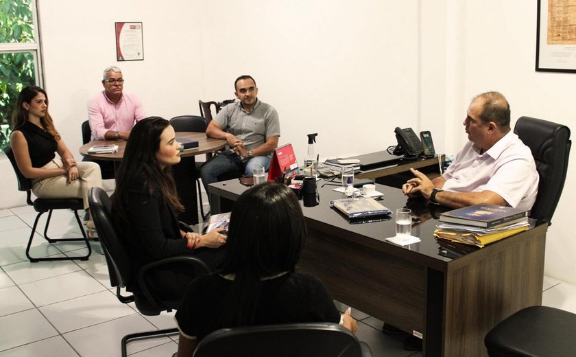 Imprensa Oficial Graciliano Ramos recebe controladora-geral em campanha contra assédio moral