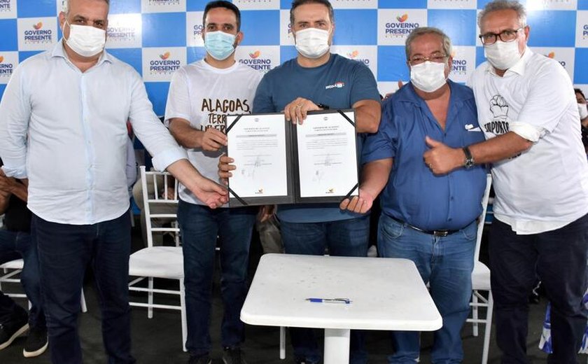 Renan Filho encerra 11° Governo Presente autorizando CISP e pavimentação de ruas em Paripueira