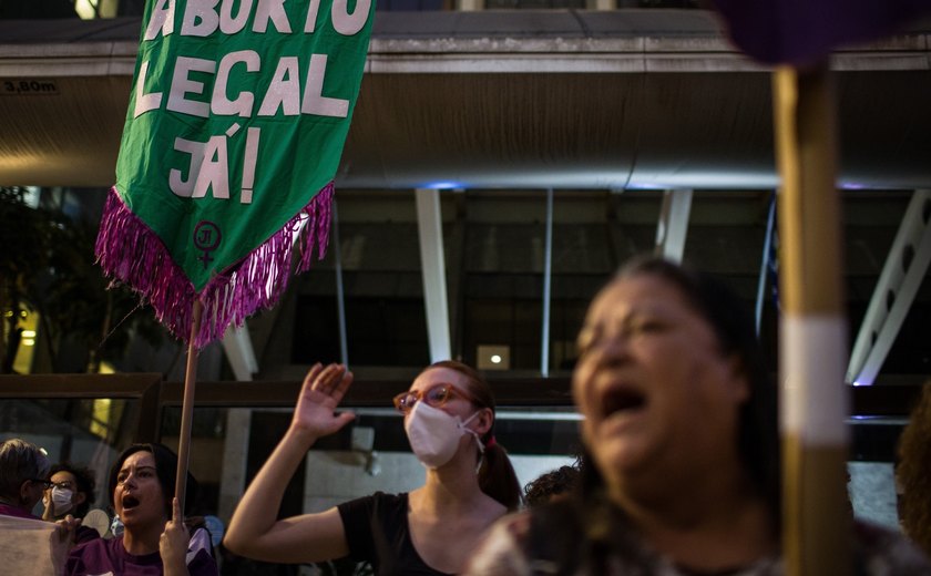 Mulheres enfrentam barreiras judiciais para realizar aborto legal