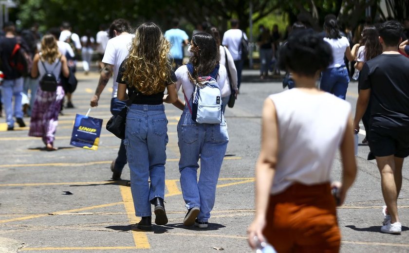 Prova difícil e impacto da pandemia afastam candidatos de vestibulares