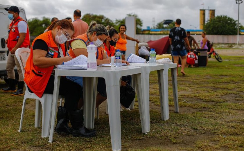 Prefeitura instala pontos de atendimento no Vergel e Fernão Velho para famílias afetadas pelas chuvas