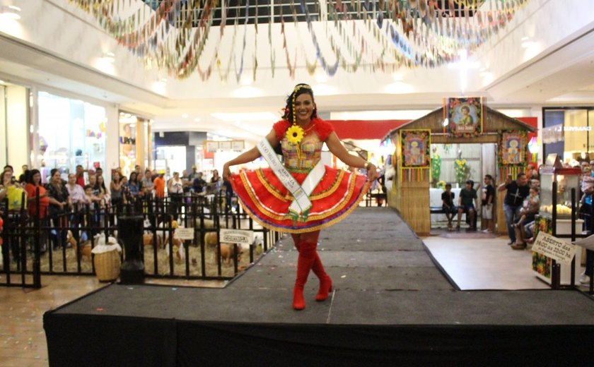 Carolaine Pereira, do Arraiá Balança Mas Não Cai, é eleita Rainha do Milho 2019