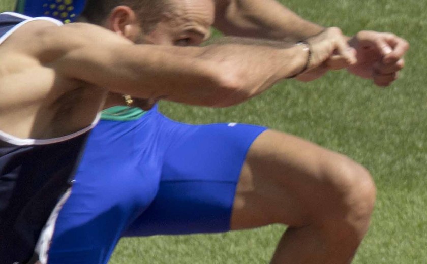 Eduardo de Deus garante índice olímpico na semifinal dos 100m com barreiras do Troféu Brasil