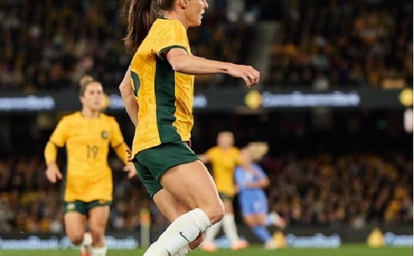 Autora de gols do Canadá, Raso usa laço no cabelo que virou tema de livro infantil; conheça