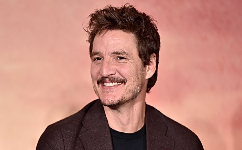 Pedro Pascal afirma não enxergar com capacete para gravar ‘The Mandalorian’