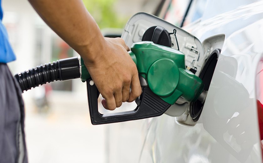 Preço médio da gasolina nas refinarias sobe 0,78% nesta quinta-feira