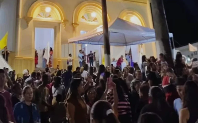 Multidão acompanha procissão de Corpus Christi em Palmeira dos Índios com fé e emoção