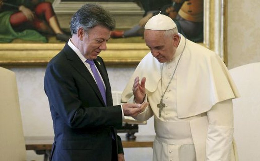 Presidente Juan Manuel Santos pede ao papa ajuda para a Colômbia