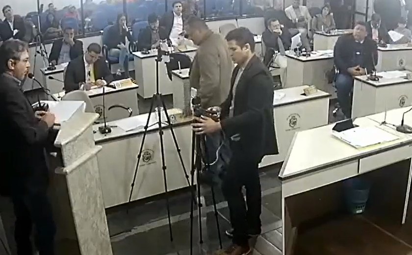 Vereadores da base do prefeito-imperador rejeitam pela sexta vez requerimento para prefeitura prestar contas de obras e ações