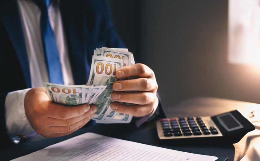 Taxas futuras de juros registram alta com investidor atento a dados dos EUA