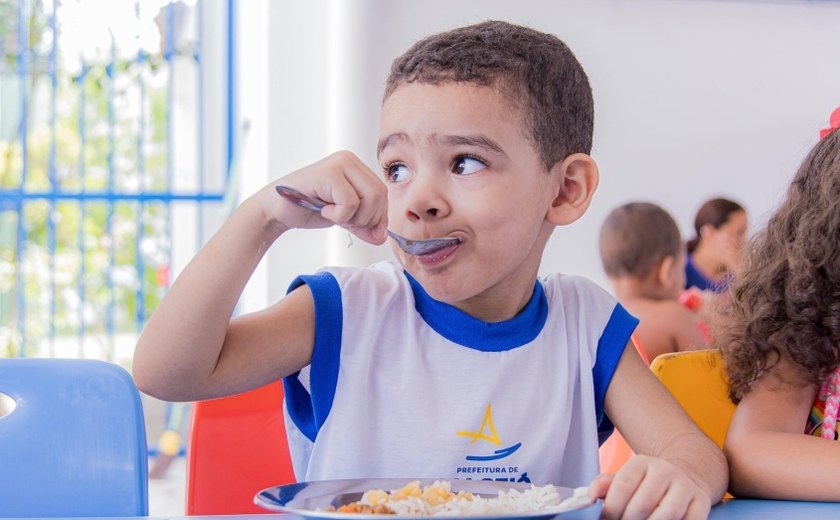 Nutricionistas garantem alimentação saudável a mais de 60 mil estudantes