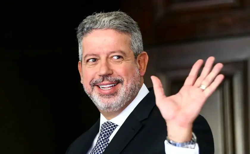 Deputados fecham 1ª regulamentação da tributária sem decidir sobre cesta e imposto do pecado
