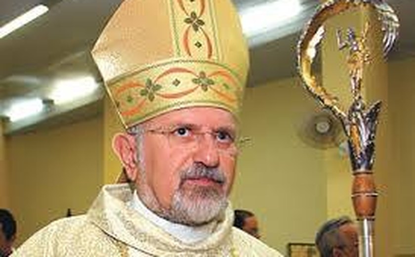 Arcebispo de Maceió, Dom Antônio Muniz, está na UTI da Santa Casa