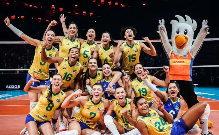 Em quadra com iluminação criticada, seleção feminina estreia com vitória no Mundial de vôlei