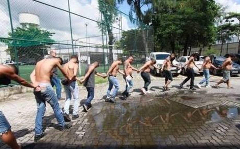 Presos por integrar milícia no Rio são transferidos