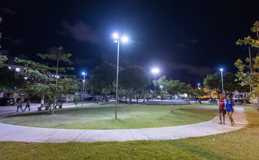 Prefeitura de Maceió restaura 50 pontos de iluminação no Conjunto José Tenório
