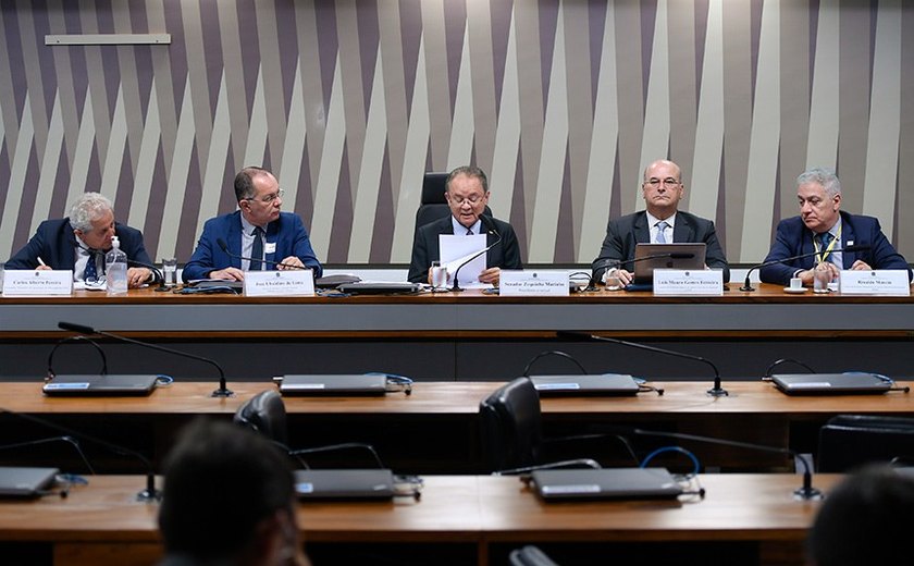 Debatedores divergem sobre liberação de garimpo em área reservada a pesquisa