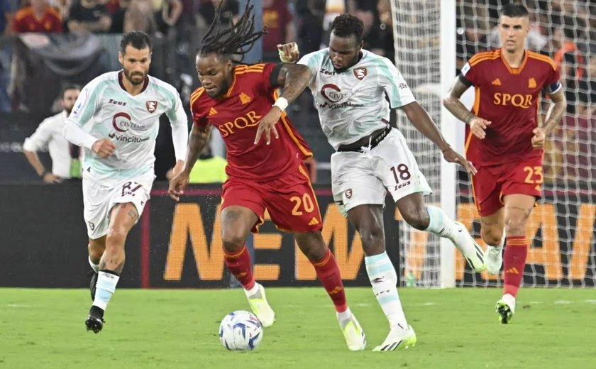 Roma leva dois gols de veterano e tropeça diante da Salernitana na estreia do Italiano