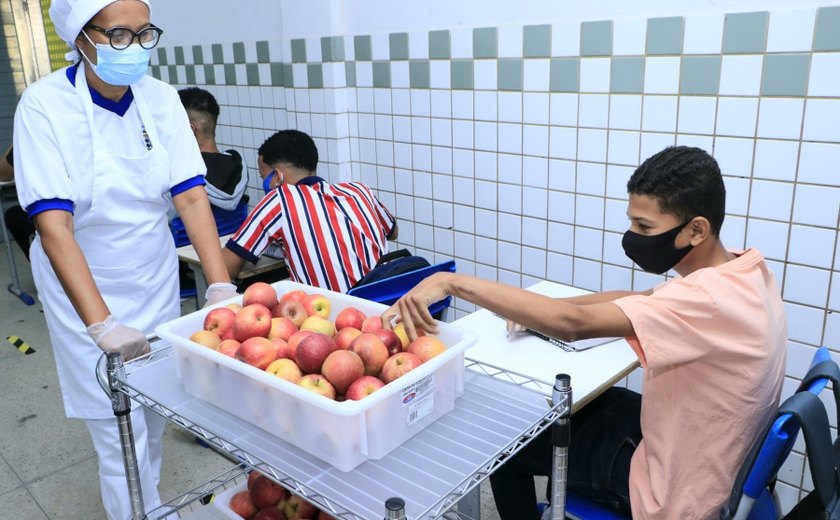 Governo triplica repasse para a merenda da rede estadual no retorno às aulas presenciais em AL