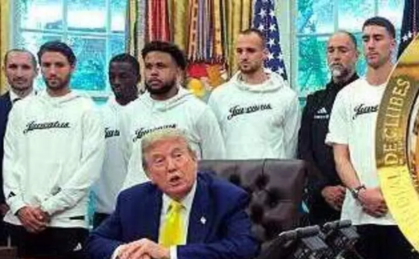 Trump recebe delegação da Juventus na Casa Branca