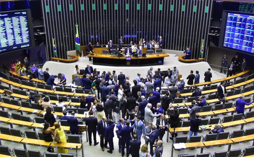 Deputados derrubam veto presidencial ao marco temporal das terras indígenas