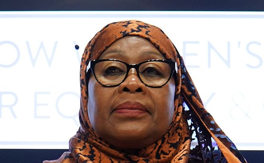 Artista tanzaniano que queimou a foto da presidente em vídeo no TikTok é preso; entenda