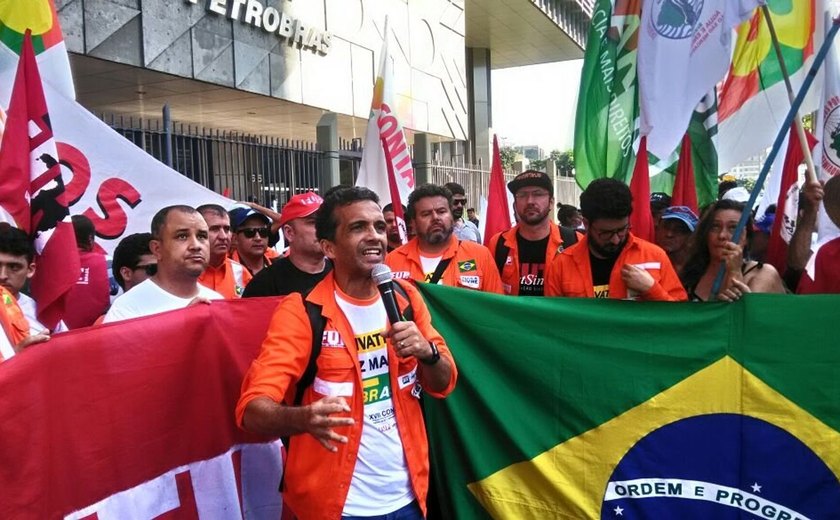 Petroleiros ameaçam greve após anúncio de política de corte de custos anunciada pela Petrobras