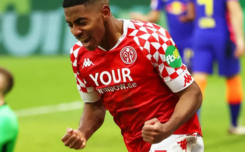 RB Leipzig vence e tira Dortmund do G-4 do Alemão; brasileiro marca em triunfo do Bochum