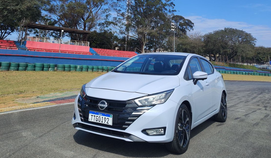 Nissan Versa 2026 mostra eficiência no dia a dia