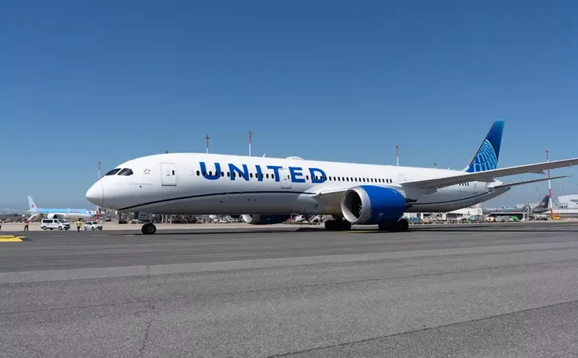 Boeing da United com destino a Roma faz pouso de emergência