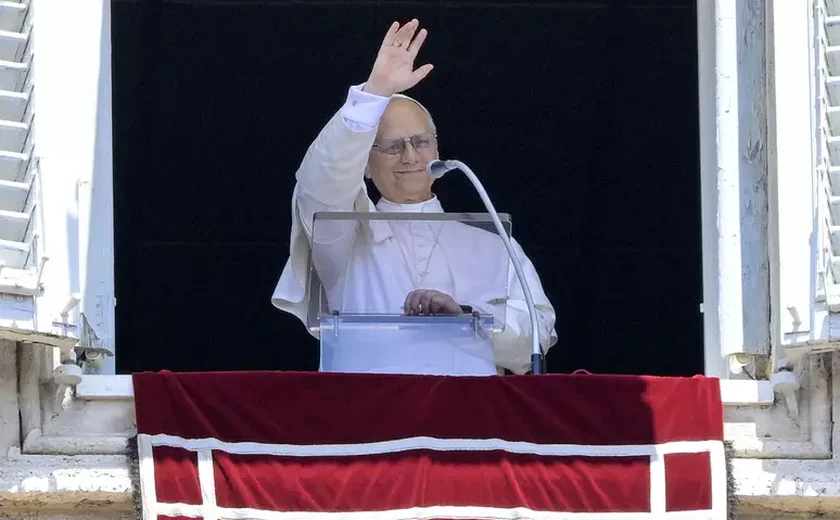 Papa pede que violência das armas seja substituída pelo diálogo