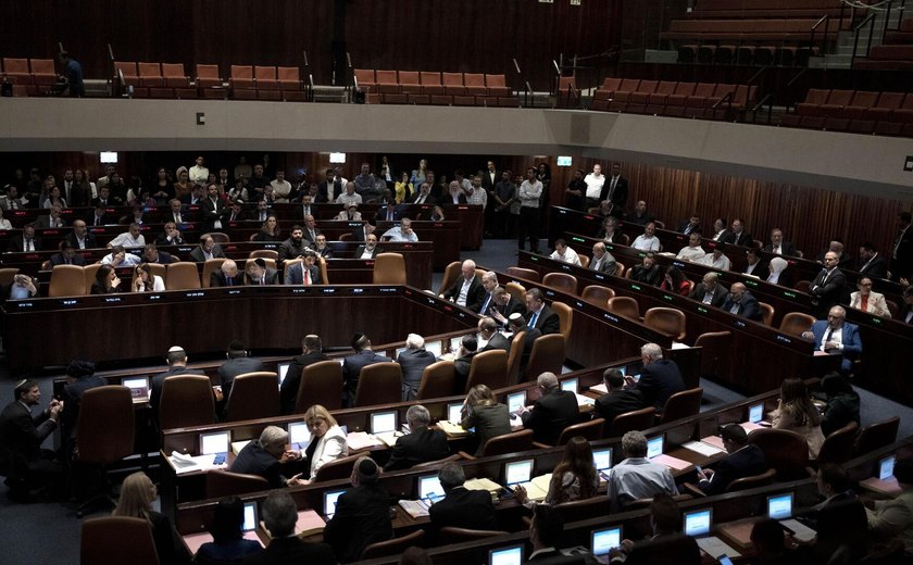 Manifestantes protestam nas proximidades do Parlamento israelense contra escalada de ataques em Gaza