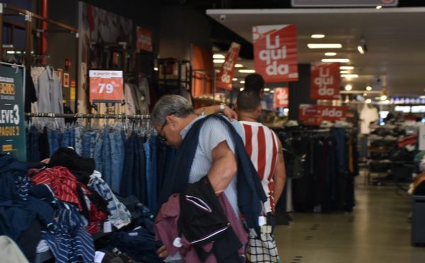 Endividamento em Maceió tem crescimento de 0,5% e desacelera em novembro, diz Fecomércio