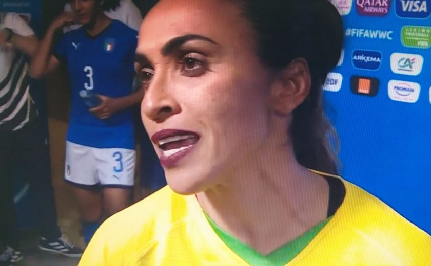 Maior artilheira das Copas, Marta celebra feito: &#8216;Dedico às mulheres&#8217;