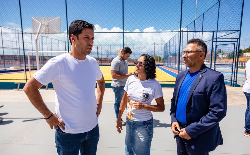Vice-prefeito e titular da Seminfra vistoria obras de praças no Benedito Bentes