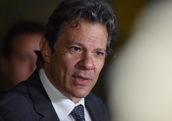 Dólar abre em alta após declarações de Haddad sobre o recuo no aumento do IOF
