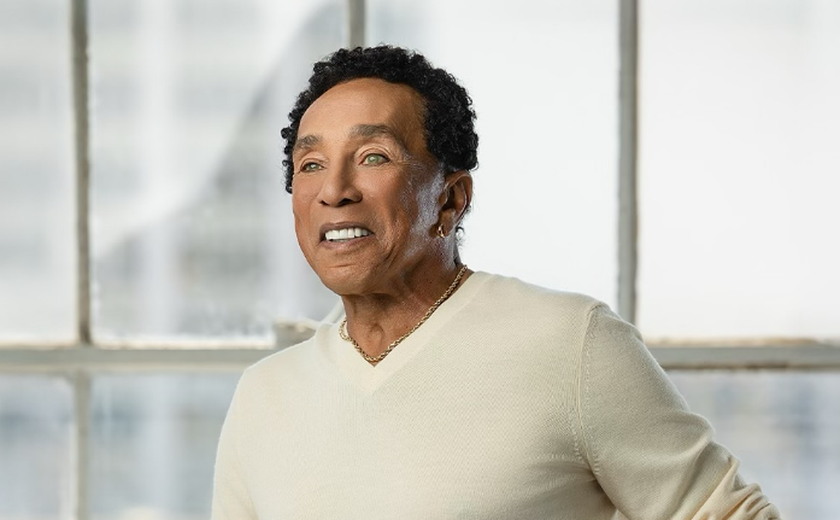 Cantor Smokey Robinson é acusado de estupro por ex-funcionárias