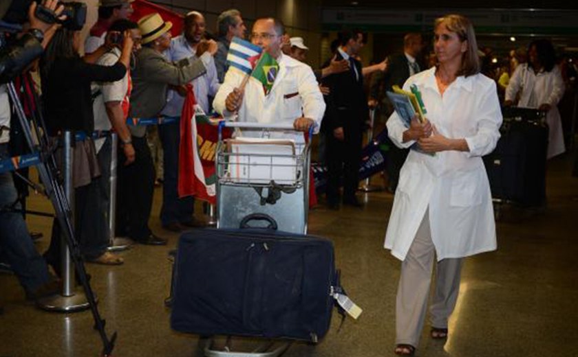 Médicos cubanos lutam na Justiça por trabalho