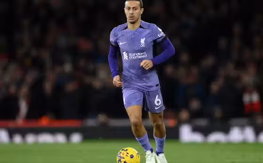 Thiago Alcântara tem convite para ser auxiliar do Barcelona após anunciar aposentadoria