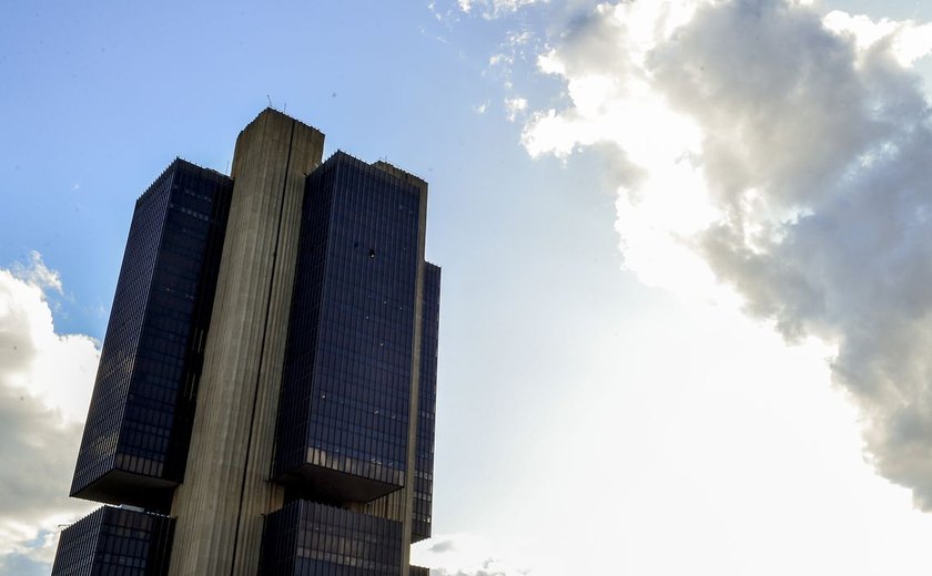 Mercado eleva previsão da inflação para 4,37% e prevê PIB de 3%