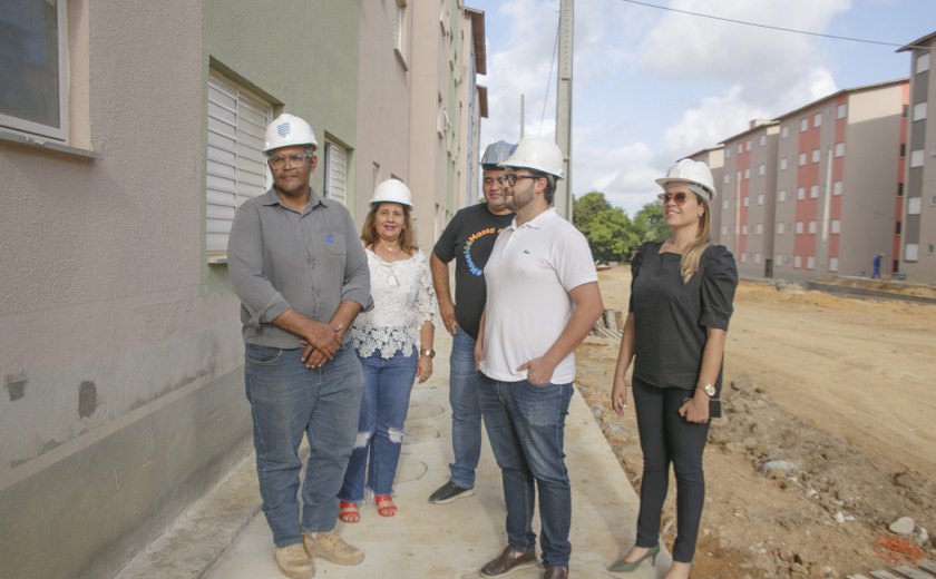 Secretário de Habitação acompanha andamento das obras de residenciais na Santa Amélia
