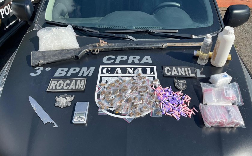 PM apreende duas armas de fogo, drogas e munições em Arapiraca