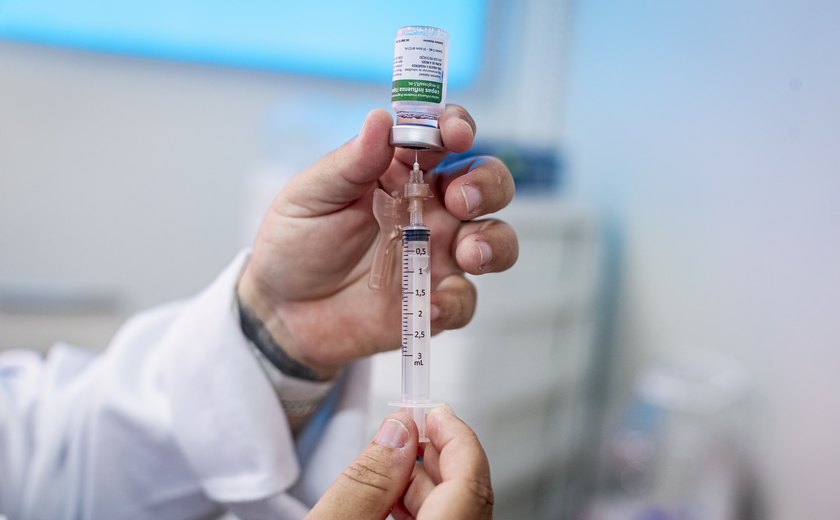 ImunizaVan percorre bairros de Maceió levando vacinação contra a Influenza