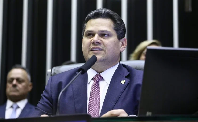 Alcolumbre prepara projeto para reduzir penas de condenados no 8/1