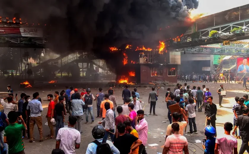Protestos contra o governo em Bangladesh deixam mais de 70 mortos e 300 feridos