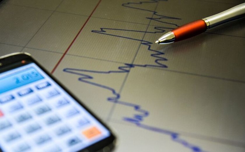 Mesmo com alívio nas restrições, economia tem retomada irregular