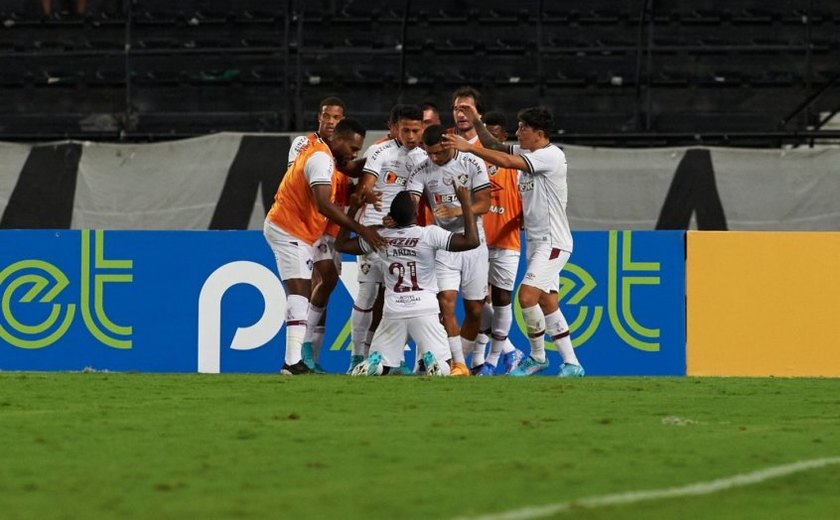 Fluminense supera o Botafogo e fica perto de decisão com o Flamengo no Carioca